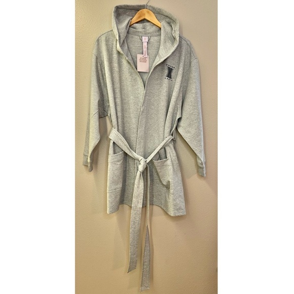 NWT Savage X Fenty Forever Savage Showgirl Short Robe Platinum Gray - Picture 5 of 14